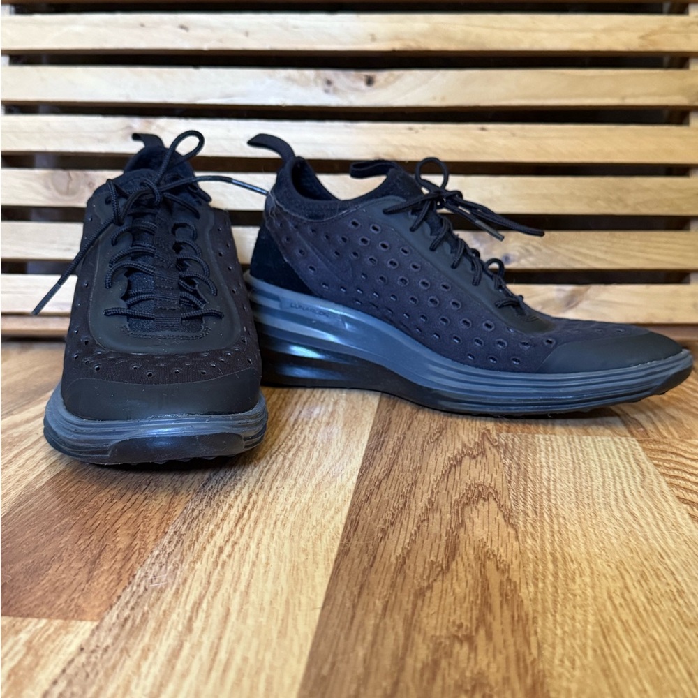 Nike Black Athletic Shoes with Cushioned Sole